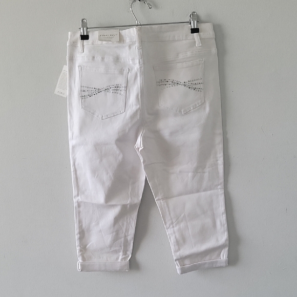 White Cropped Jeans - Picture 5 of 7